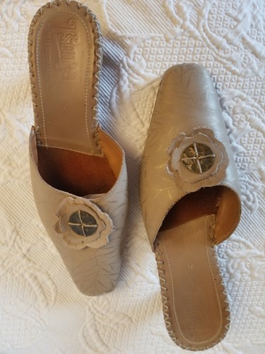 Tsonga womens beige mules euc - beige,